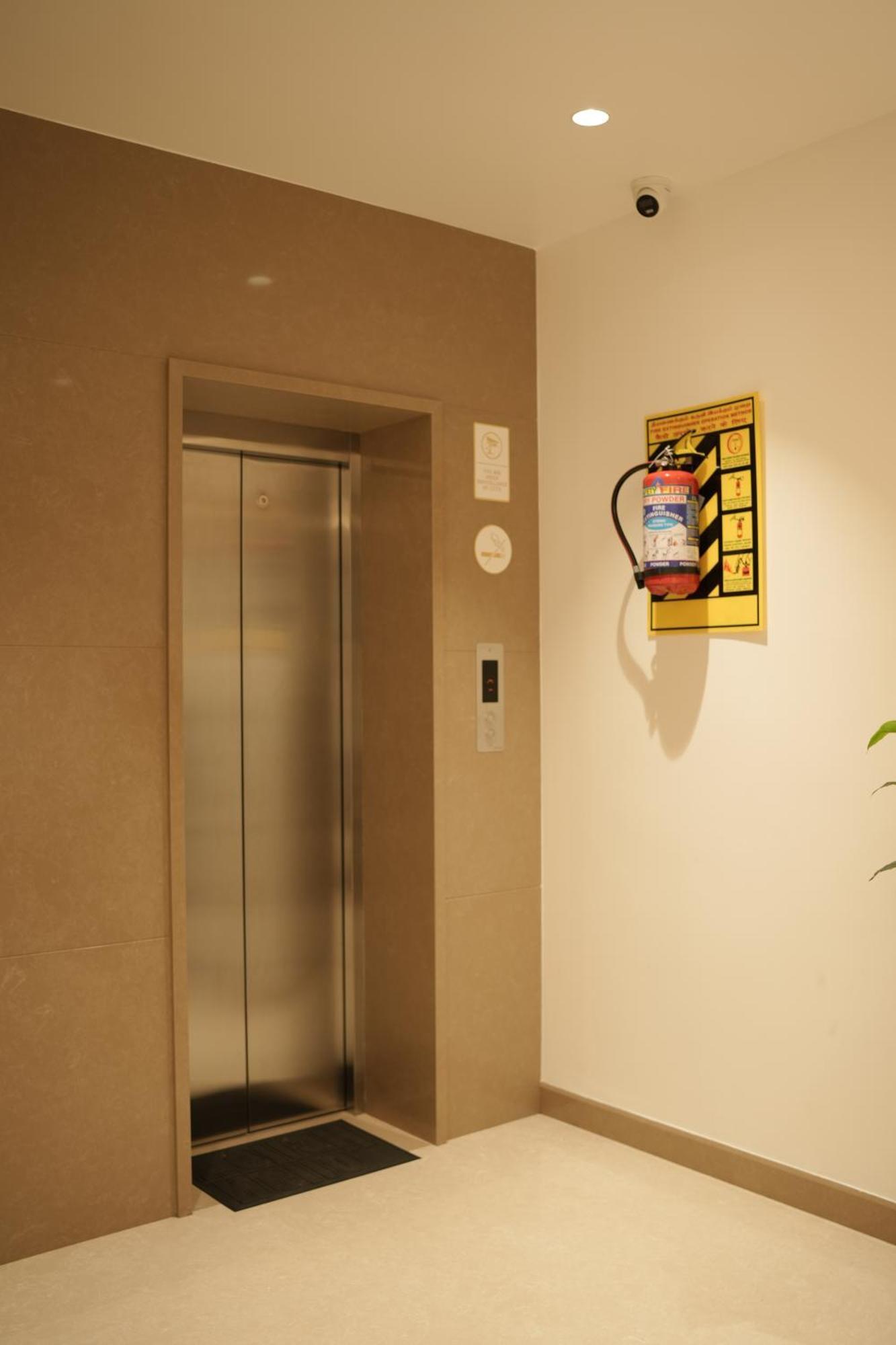 ホテル Kongu Residency Karūr エクステリア 写真